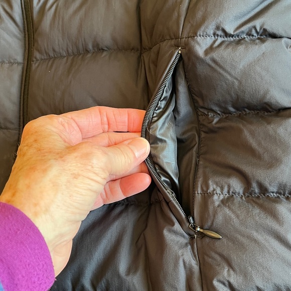 Uniqlo Down Packable Jacket Ultra Light Women’s M Water Repellency Black Travel - Picture 16 of 17